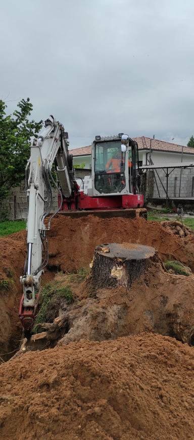 Arrachage d'une souche à Saucats près de Léognan en Gironde